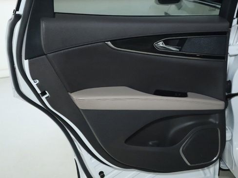 Used 2022 Lincoln Nautilus Reserve image 13