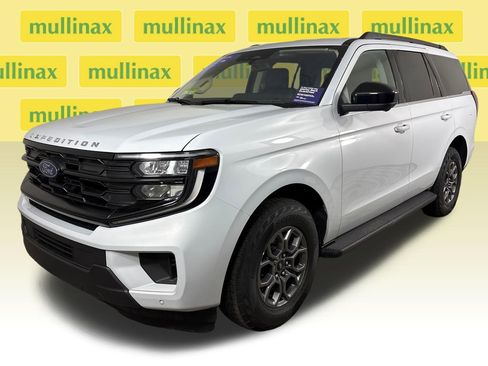 Certified 2025 Ford Expedition Active image 15
