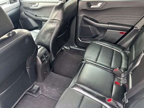 Certified 2025 Ford Escape Platinum AWD/4WD image 4
