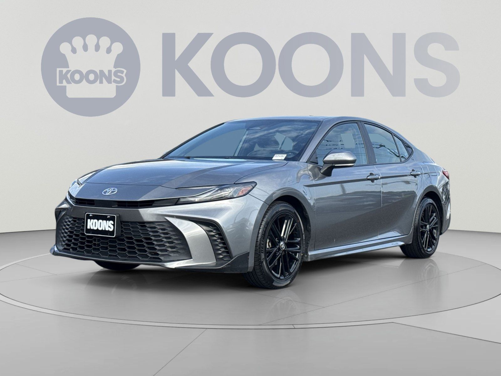 Used 2025 Toyota Camry SE FWD image 1