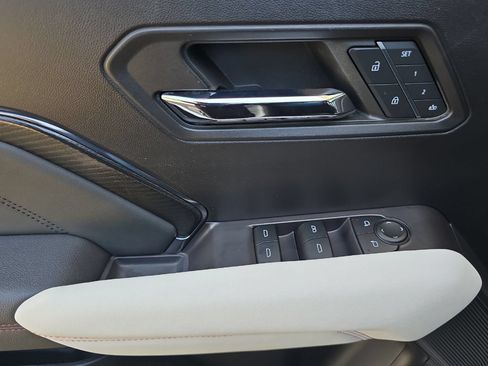 Used 2023 GMC Canyon AT4X AWD/4WD image 11