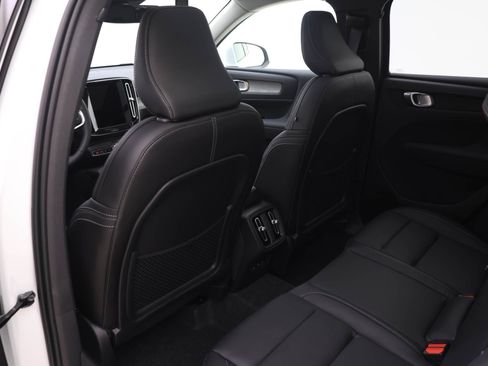 New 2025 Volvo XC40 B5 Core w/ Protection Package Premier image 11