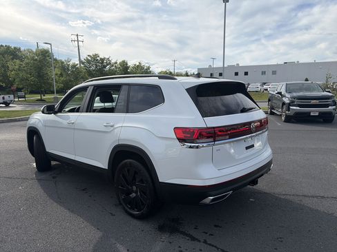 Used 2026 Volkswagen Atlas SE w/ Panoramic Sunroof Package AWD/4WD image 7
