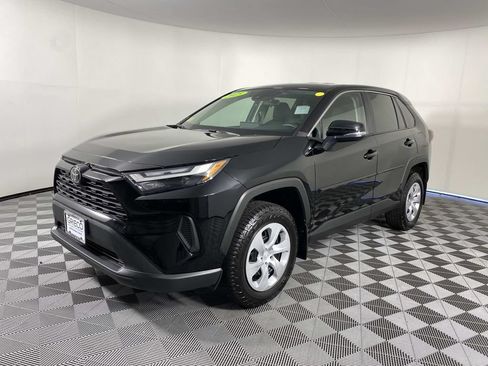Used 2025 Toyota RAV4 LE AWD/4WD image 4