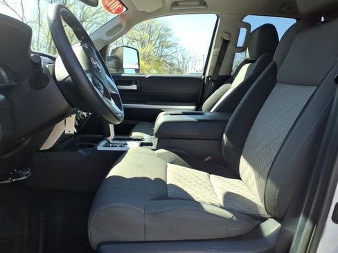 Used 2015 Toyota Tundra SR5 w/ SR5 Upgrade Package image 17