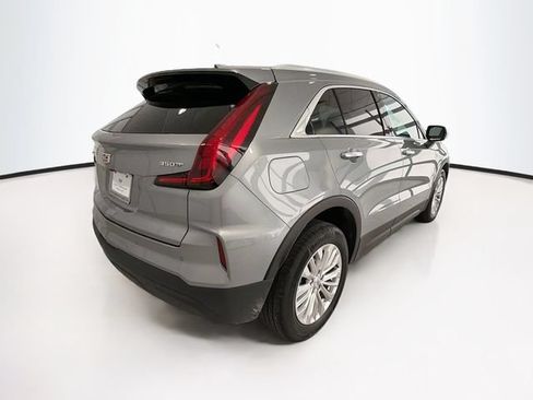Used 2024 Cadillac XT4 Luxury w/ Cold Weather Package FWD image 7