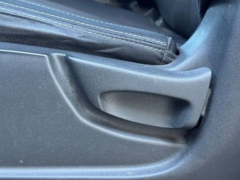 Used 2019 Nissan Titan SV image 4