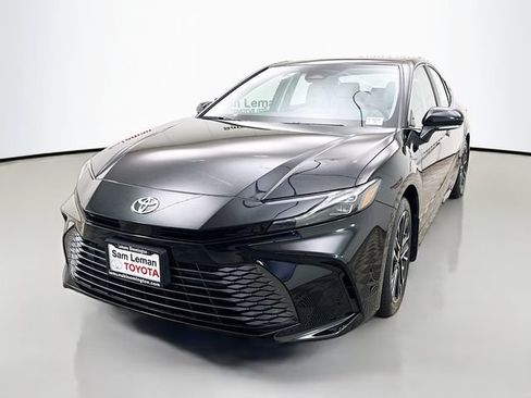 Used 2026 Toyota Camry XLE AWD/4WD image 3