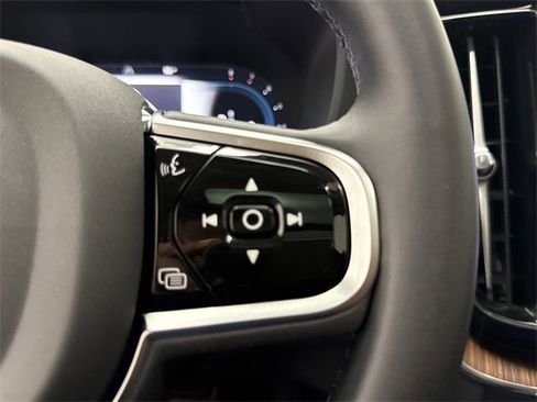 Certified 2024 Volvo XC60 B5 Plus image 17