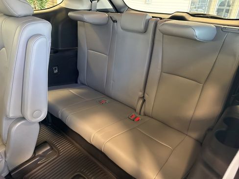 Used 2023 Toyota Highlander Limited image 15