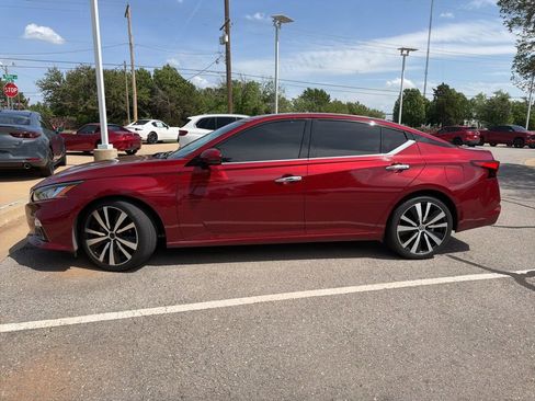 Used 2019 Nissan Altima 2.5 Platinum image 2