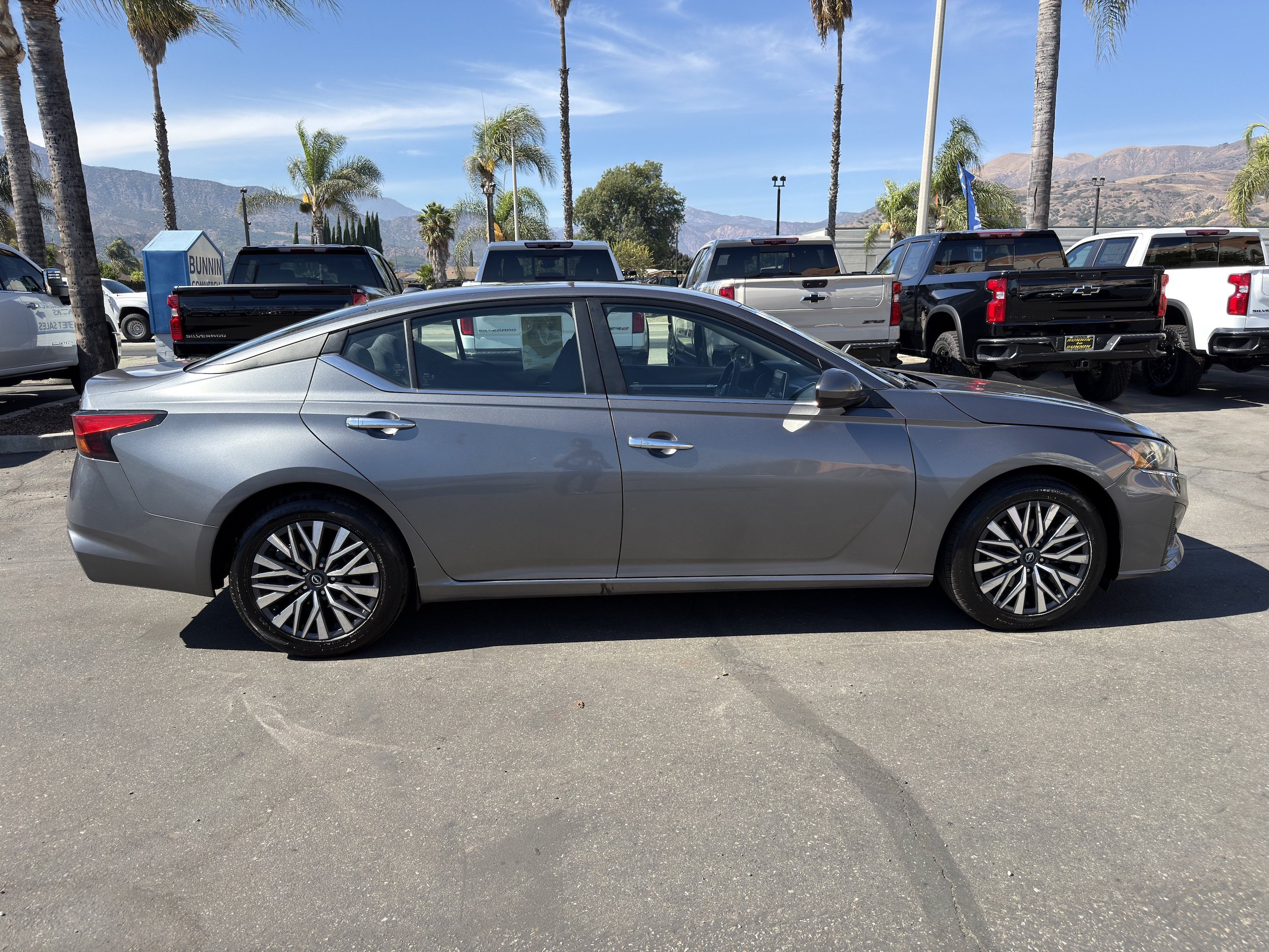 Used 2023 Nissan Altima 2.5 SV FWD image 9