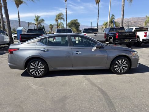 Used 2023 Nissan Altima 2.5 SV FWD image 9