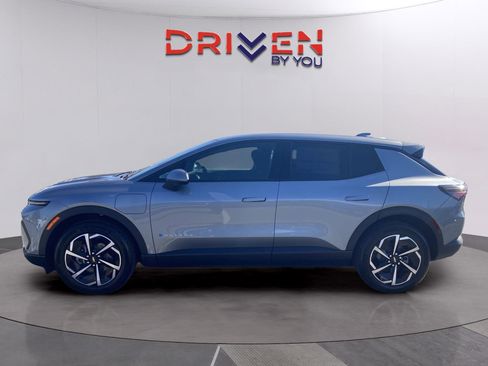 New 2026 Chevrolet Equinox EV LT w/ Comfort Package AWD/4WD image 2