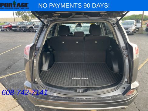 Used 2017 Toyota RAV4 XLE AWD/4WD image 7