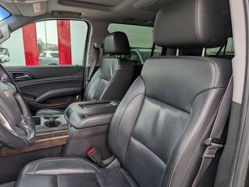 Used 2016 Chevrolet Suburban LT image 6