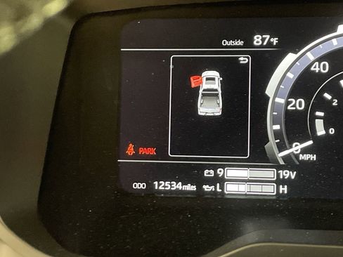 Used 2025 Toyota Tundra Limited AWD/4WD image 15