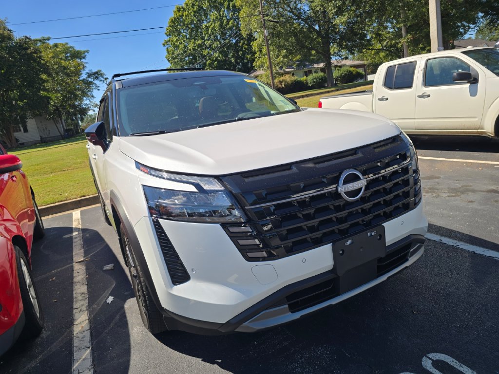 Used 2026 Nissan Pathfinder Platinum AWD/4WD image 1