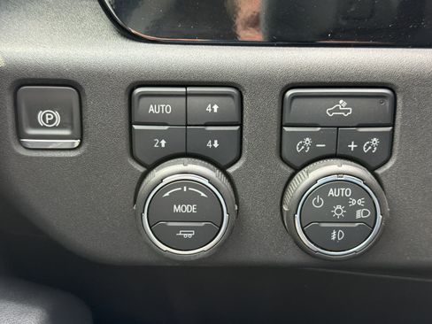 Used 2025 Chevrolet Silverado 1500 RST AWD/4WD image 32