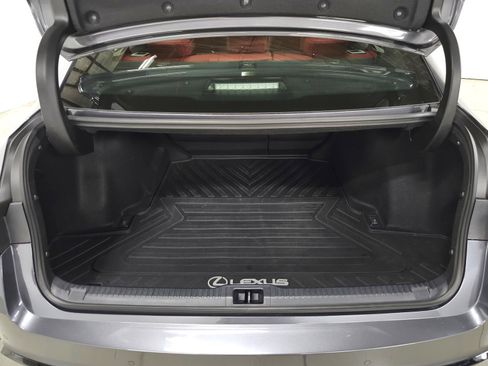 Used 2024 Lexus IS 500 RWD image 8