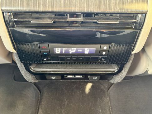 Used 2023 Jeep Wagoneer Series III w/ Premium Group I image 24