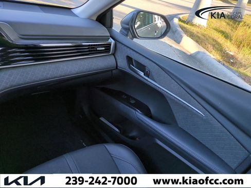 Used 2025 Toyota Camry XLE image 15