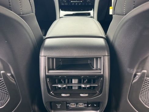 New 2025 Jeep Grand Cherokee Limited w/ Black Appearance Package image 26