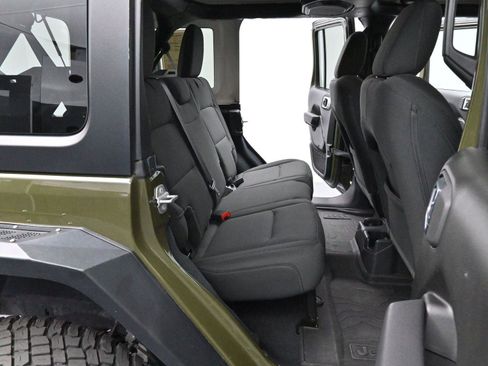 Used 2022 Jeep Wrangler Unlimited Sport image 29