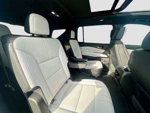 New 2026 Chevrolet Traverse High Country w/ LPO, Floor Liner Package AWD/4WD image 29