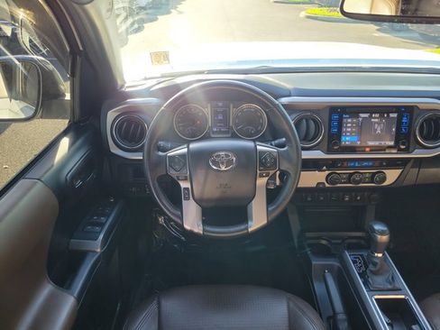 Used 2017 Toyota Tacoma Limited w/ Tow Package RWD image 10