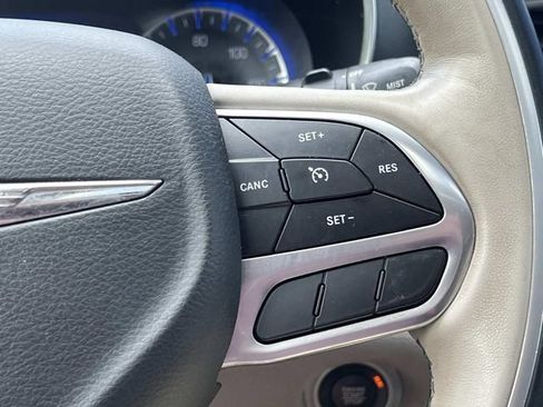 Used 2020 Chrysler Pacifica Limited FWD image 28