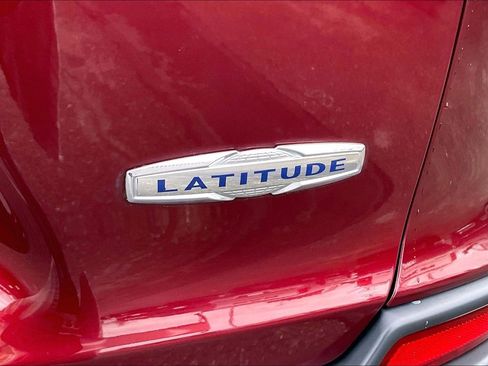 Certified 2019 Jeep Cherokee Latitude w/ Popular Appearance Group image 14