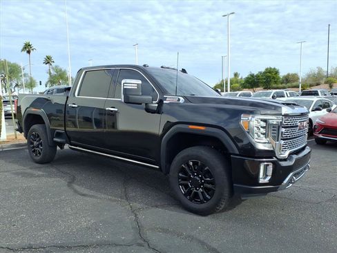 Used 2023 GMC Sierra 2500 Denali w/ Denali Black Diamond Edition image 3