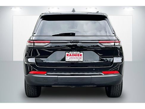 Used 2022 Jeep Grand Cherokee Altitude AWD/4WD image 4