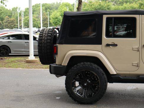 Used 2016 Jeep Wrangler Unlimited Sahara w/ Dual Top Group AWD/4WD image 10
