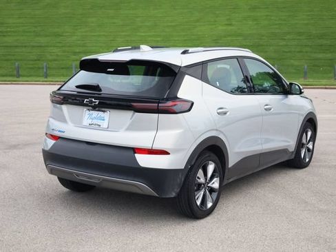 Used 2023 Chevrolet Bolt EUV LT w/ Convenience Package FWD image 6