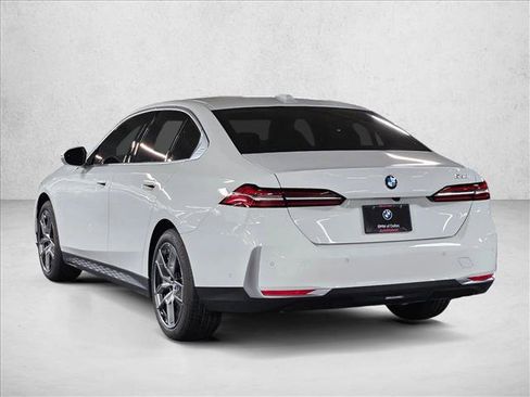 Used 2026 BMW 530i w/ Premium Package RWD image 7