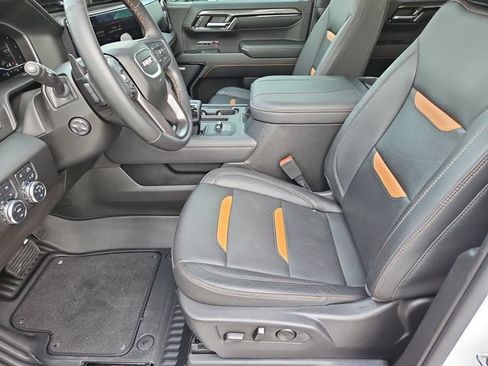 Used 2023 GMC Sierra 1500 AT4 w/ AT4 Preferred Package AWD/4WD image 13