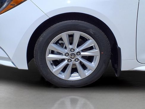 Used 2026 Toyota Corolla LE FWD image 9