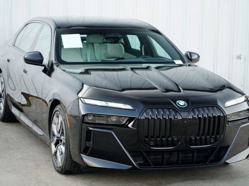 Used 2023 BMW i7 xDrive60 w/ Executive Package 2 image 60