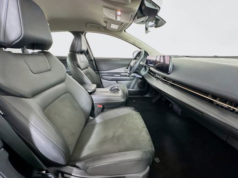 Used 2023 Nissan Ariya FWD image 31