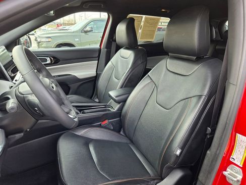 Used 2023 Jeep Compass Limited image 16