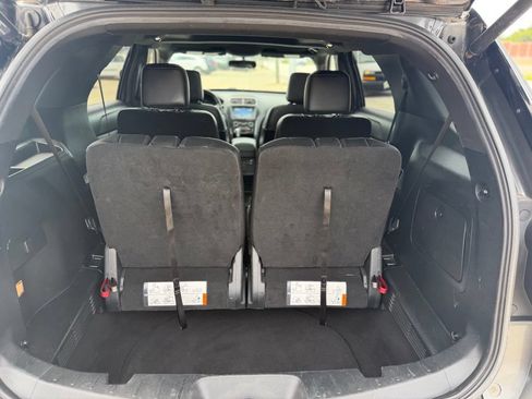 Used 2018 Ford Explorer XLT w/ Equipment Group 202A AWD/4WD image 10