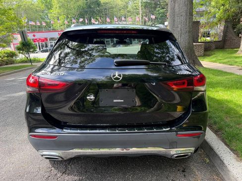 Used 2021 Mercedes-Benz GLA 250 4MATIC w/ Premium Package image 6