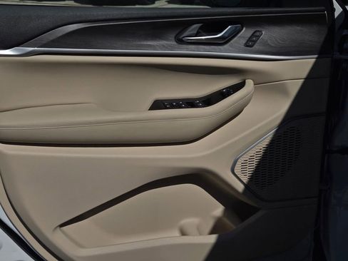 New 2026 Jeep Grand Cherokee Limited image 17