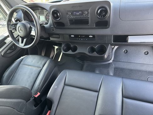 Used 2020 Mercedes-Benz Sprinter 2500 image 27