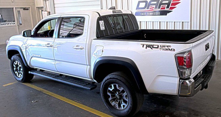Used 2022 Toyota Tacoma TRD Off-Road RWD image 2