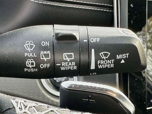 Used 2024 Jeep Grand Cherokee Altitude image 23