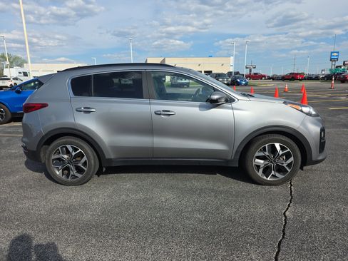 Used 2022 Kia Sportage EX image 2