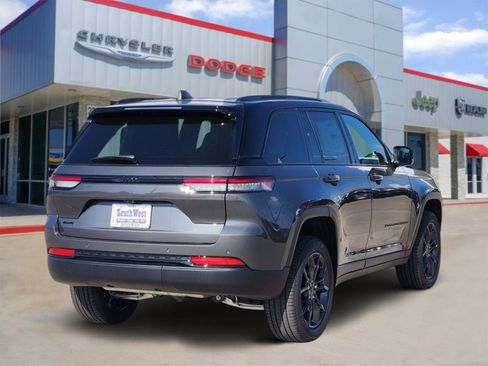 New 2025 Jeep Grand Cherokee Limited image 5